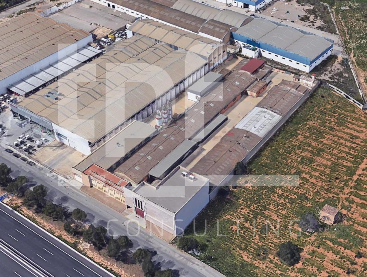 Nave industrial de 6.530 m² en Quart de Poblet