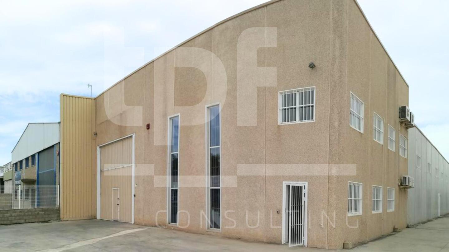 Nave industrial de 851 m² en Ribarroja de Turia (Valencia)