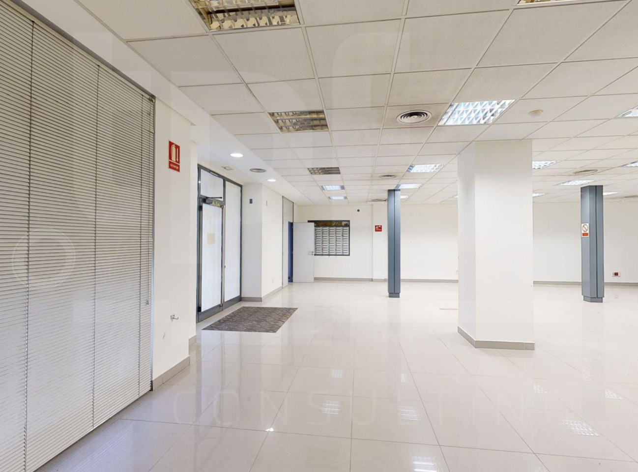 Local comercial en Av. de la Constitución, Valencia