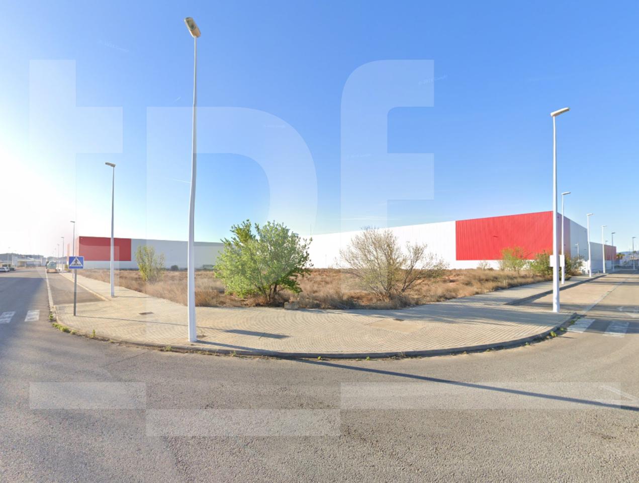 Suelo industrial de 10.021 m² en Llíria