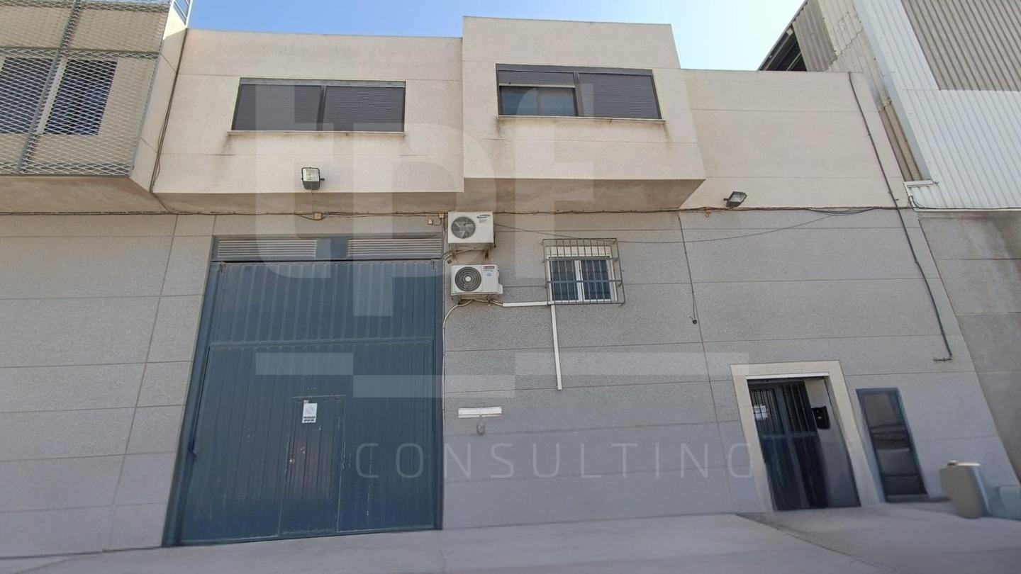 Nave industrial de 1.011 m² en Quart de Poblet (Valencia)
