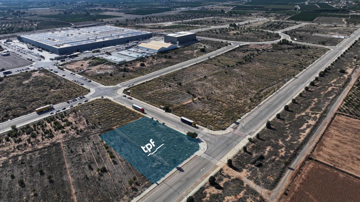 Suelo industrial de 4.405 m² en Llíria (Valencia)