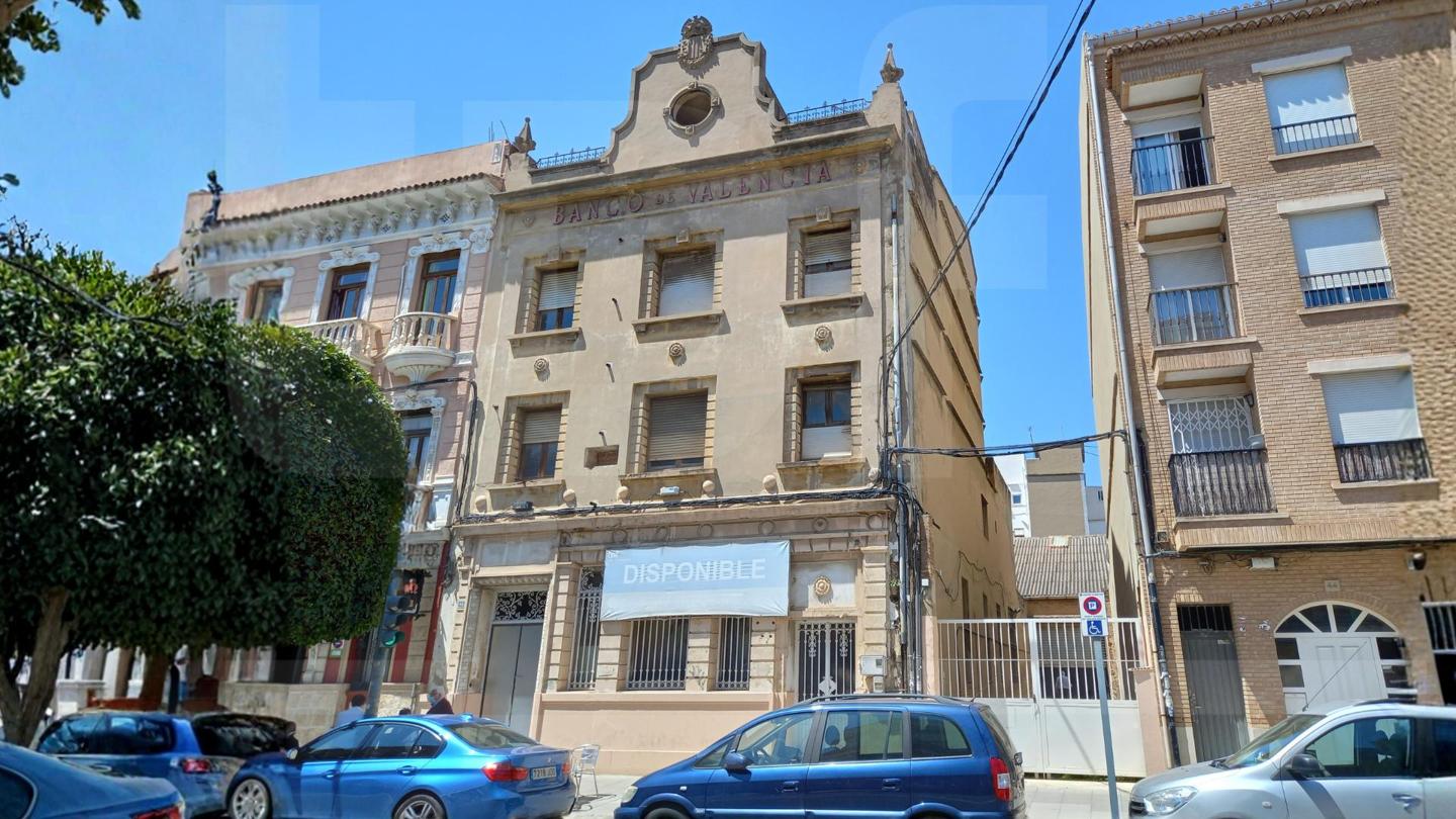 Edificio de 1080 m² en Benetusser (Valencia)