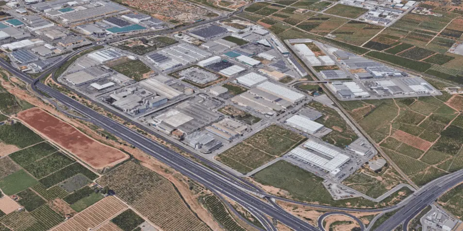 Sector 13, un polígono industrial a 30 km de uno del puerto más importante del Mediterráneo