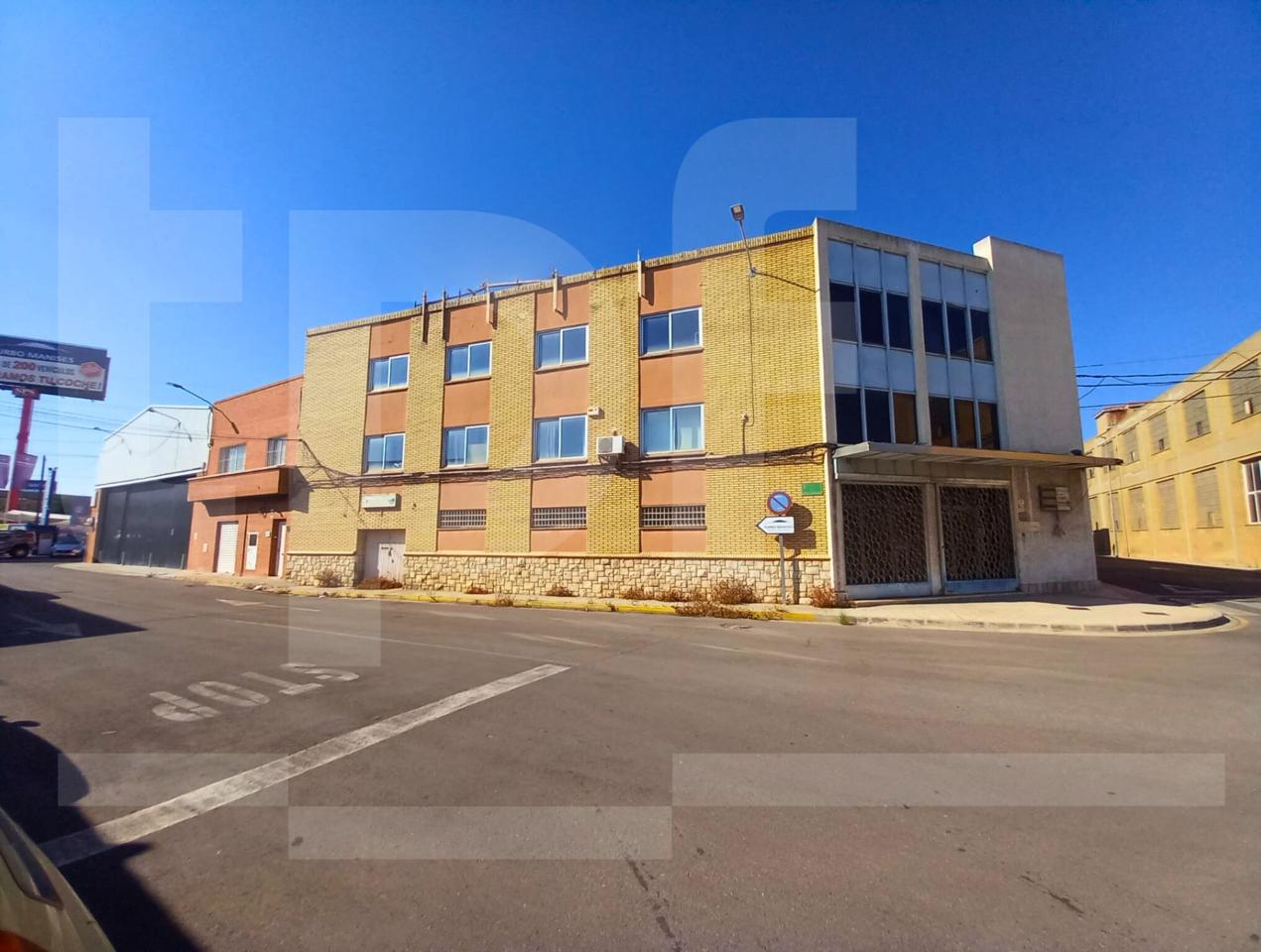 Nave industrial de 5.011 m² frente a la A3