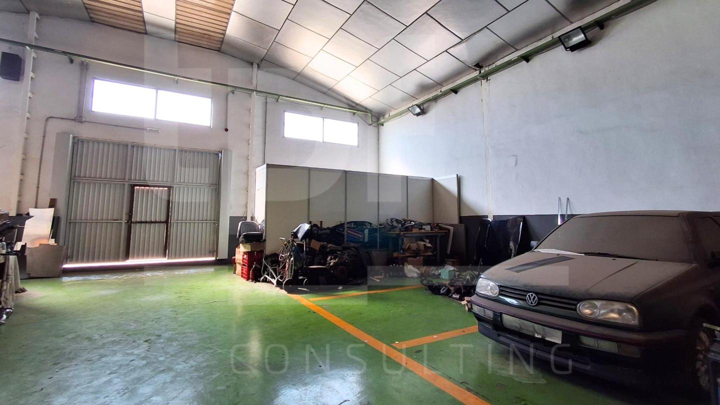 Nave industrial de 958 m² en Paterna (Valencia)
