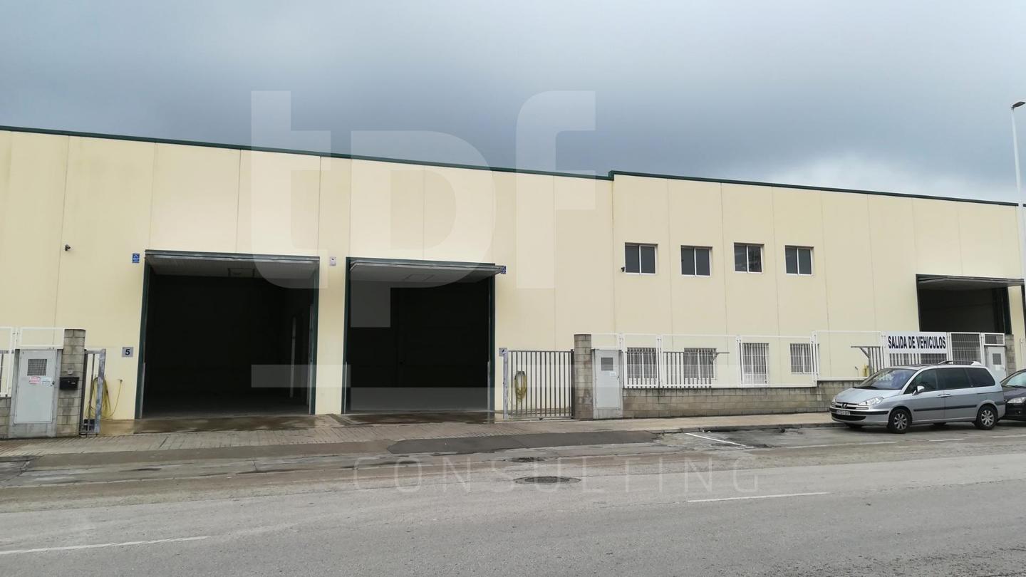 Nave industrial de 1160 m² en el P.I. Sector 13, Ribarroja del Túria