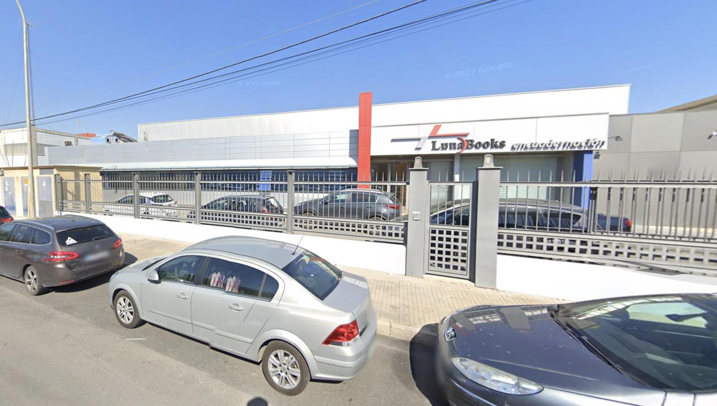 Nave industrial en rentabilidad de 2.743 m² en P.I. Fuente del Jarro, Paterna