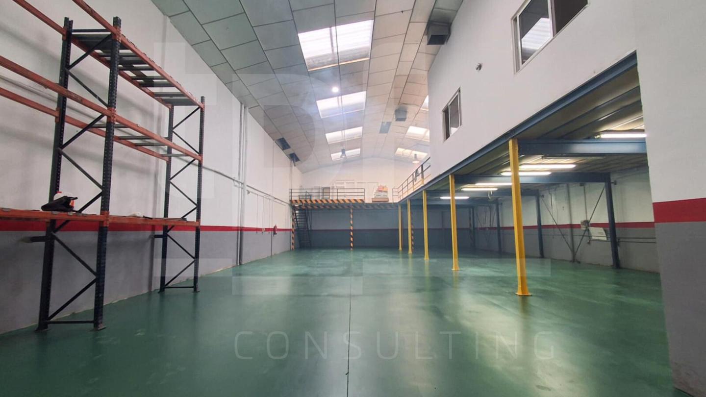 Nave industrial de 437 m² en Riba-roja (Valencia)